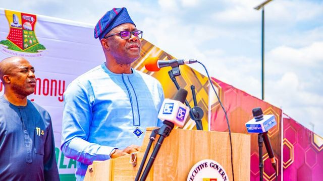 Makinde makes pledge to pay N70,000 minimum wage