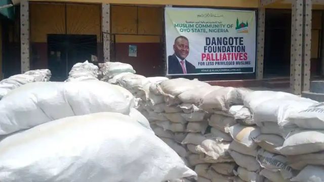 Economic hardship: Dangote Foundation donates 30,000 bags of rice to Oyo