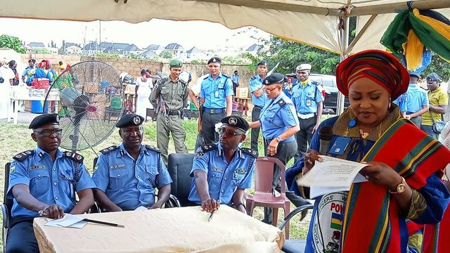 IGP’s Wife, Egbetokun empowers police widows, less privileged in Osun
