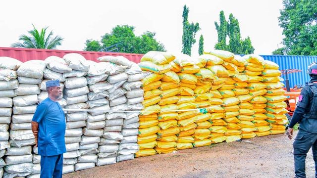 Gov. Ododo distributes fertiliser to boost food security