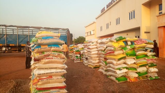 Yuletide: Gov. Ododo distributes 50 truckloads of rice to residents