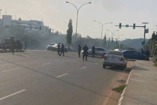 Police disperse #FreeNnamdiKanu protesters with tear gas in Abuja