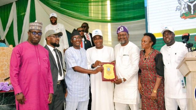 Fanwo congratulates Mopamuro LG Chair on Winning Best Primary Healthcare Award in Kogi West