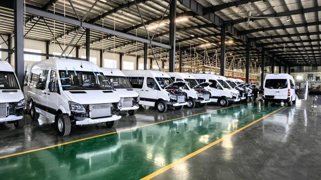 FG to launch 2700 CNG buses, tricycles before May 29