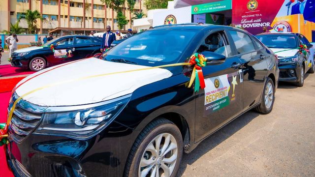 Sanwo-Olu rewards excellence as six Lagos civil servants receive cars for outstanding performance