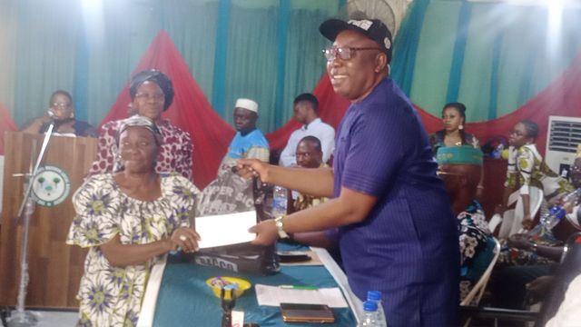 Eid el-Fitr: Bamigboye distributes palliatives to elderly, widows, others in Mushin