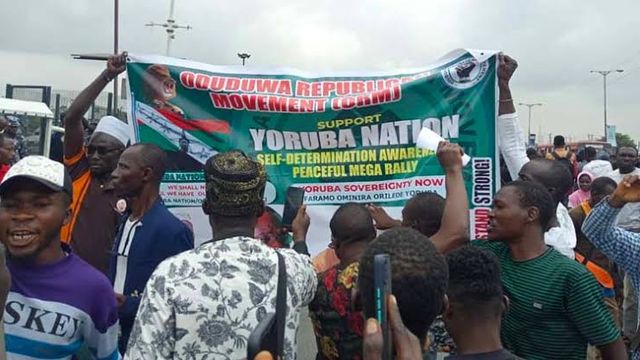 Oodua nation agitators, Security forces in fierce battle as agitators lay siege on Oyo State Secretariat