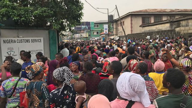 Breaking the power of multitudes: A historical approach to aafe and effective food distribution