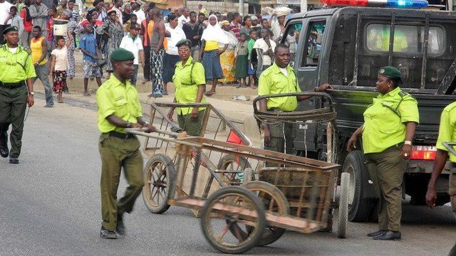 Lagos: Sanitation Corps arrest 13 for criminal activities on pedestrian bridge
