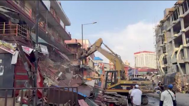 LASG dismantles illegal shop extensions, restores access to water on Lagos Island