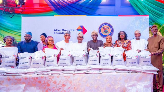1m Nigerians to benefit as Aliko Dangote Foundation distributes bags of rice worth N16bn