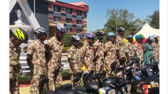 Army presents presented electric motorcycles to outstanding soldiers in division 3