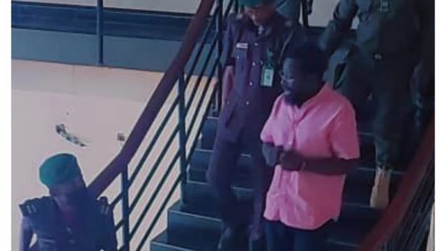Afe babalola : Anger as Dele Farotimi was bought to court in handcuff
