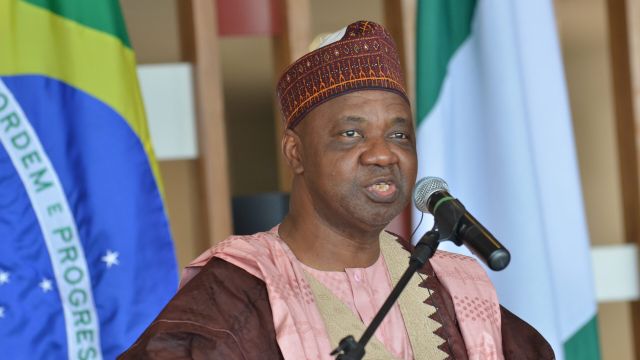Fmr. Pres. Jonathan’s VP, Sambo defects to APC
