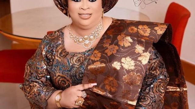 Yeye Adesola Odeyeyiwa strikes 50-Carat Gold