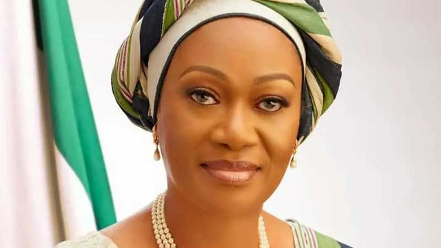 Sanwo-Olu fecilitates with First Lady, Remi Tinubu at 64