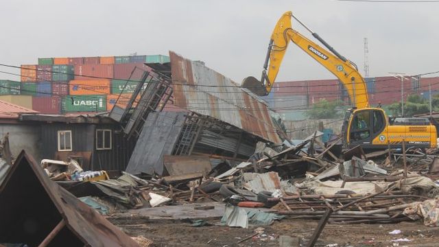 Lagos cracks down on illegal structures, as Gbagada-Bariga drainage channel clearance begins