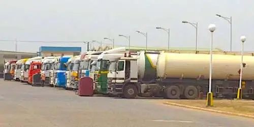 Tanker drivers protest, suspend loading at Lekki port, Dangote refinery