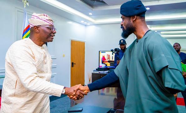 Chess champion Tunde Onakoya meets Sanwo-Olu after record-breaking feat