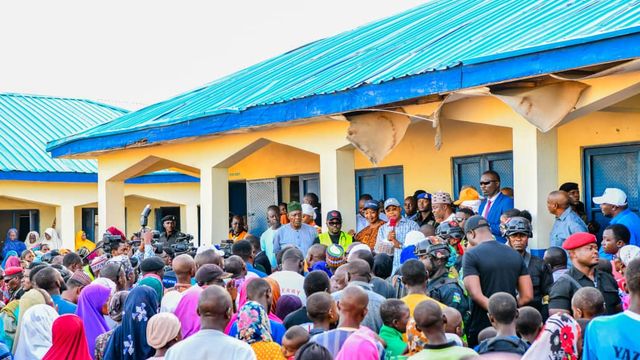 Flooding: Ododo visits IDP camps to distribute relief materials