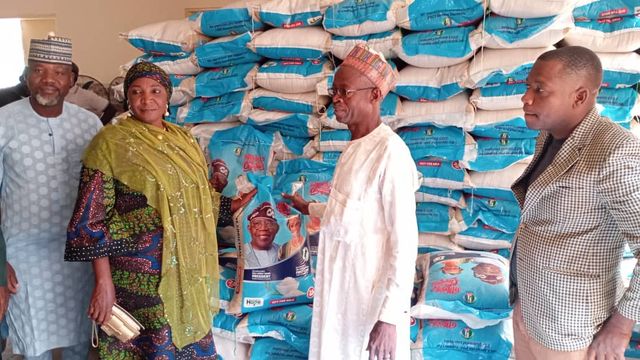 Christmas: Tinubu’s wife gifts 1,000 bags of rice to vulnerable Christians in Bauchi