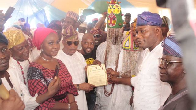 Ojokoro LCDA Chair leads installation of Oba of Orile Alagbado