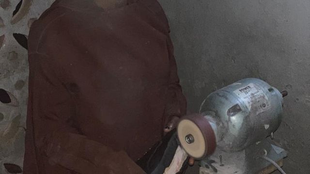 Meet Ibadan fastest growing female cobbler, Bami Oníbàtá