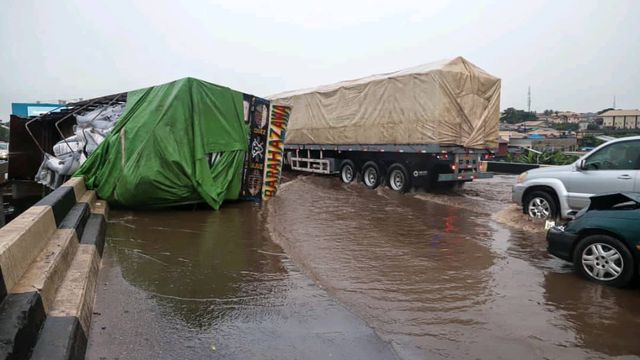 Again, accident on Otedola Bridge causes fresh traffic disruption in Lagos