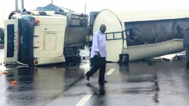 Driver crushed to death as truck overturns on Lagos–Ibadan expressway