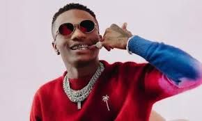 Nigerian singer Wizkid caught in heated argument with passerby