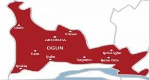 Two Drivers badly injured as trucks collide in Ogun