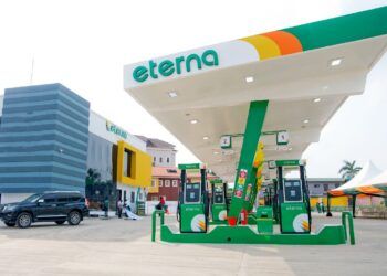 The oil duel: Eterna’s cash flow vs. Conoil’s profit power