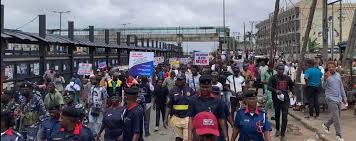 Osun protesters clash with Police over vehicle seizure