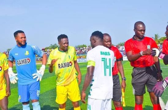 Drama as Kano Pillars fans clash with referee after Shooting Stars equaliser