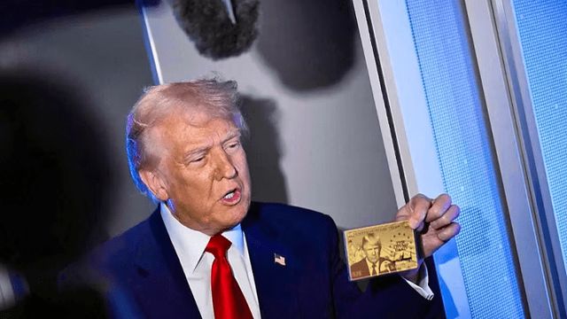 Trump presents ‘Gold Card’ for rich immigrants to U.S.