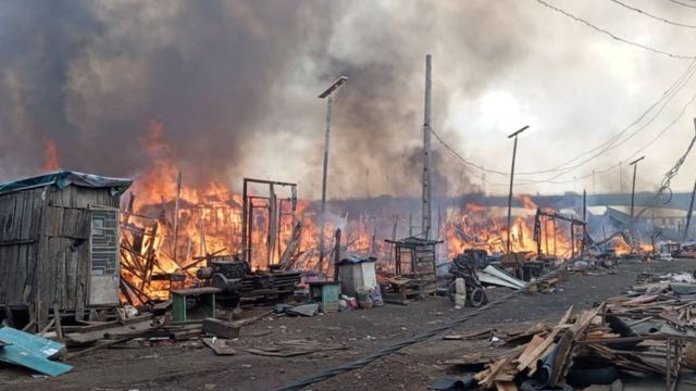 Fire guts Lagos plank market