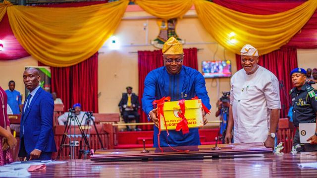 Oyo gov presents N678.86bn 2025 budget to Assembly