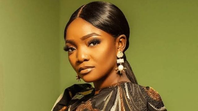 I don’t take Brymo, Samklef seriously – Simi