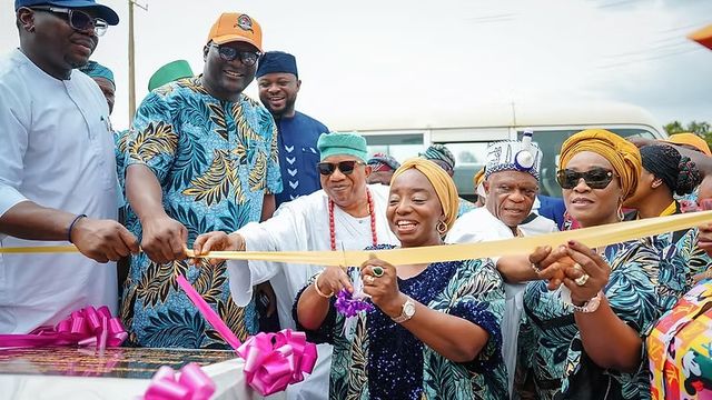 Ejigbo LCDA celebrates 100 days of Renewed Hope with commissioning of key projects