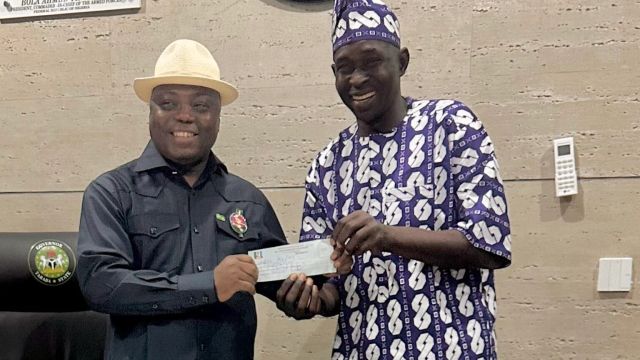 Taraba Governor, Kefas registers with APC, formalises defection
