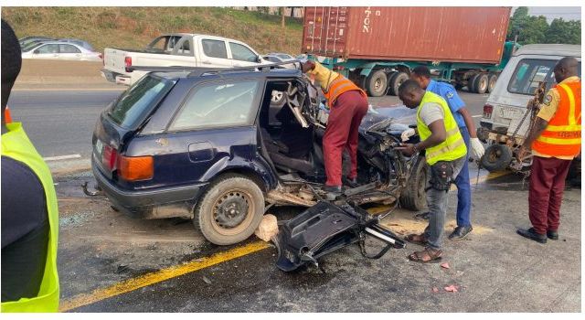 Three killed, several injured in Lagos–Ibadan expressway crash