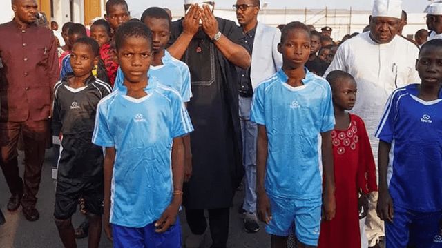 Abducted Niger Catholic school pupils, staff reunite with families