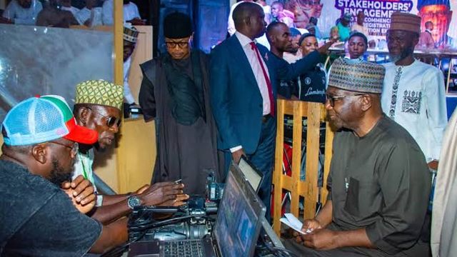 Gov AbdulRazaq launches APC e-registration