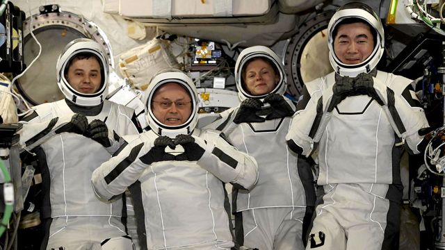 4 astronauts depart ISS due to medical issue