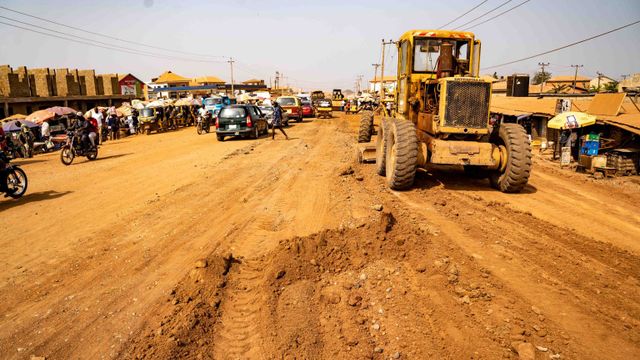 Osun Gov’t splits 55.6km Osogbo-Iwo-Ibadan road among three contractors to fast-track completion