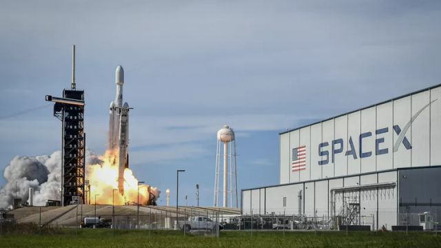 SpaceX shifts focus to Lunar self-growing city putting Mars on the back burner