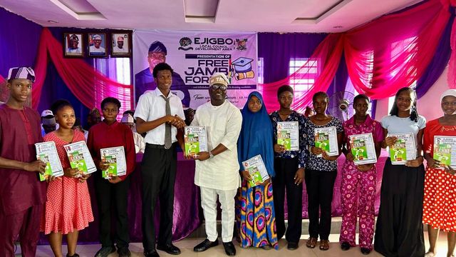 Ejigbo LCDA Chairman supports Students with JAMB forms, English textbooks