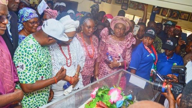 Oyebamiji pays respects to Late Akire, hails Monarch’s wisdom