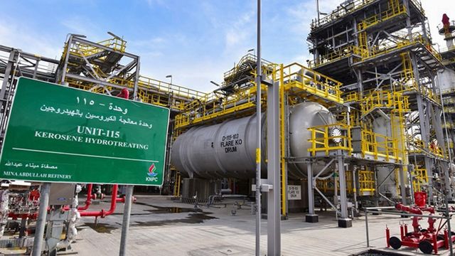 Kuwait announces a halt in oil production due to the strait of Hormuz closure