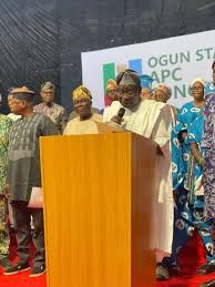 2027 : Ogun APC inaugurates new exco, re-elects Sanusi as chairman